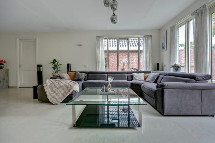 Photo 12 of Zwanebloem 47