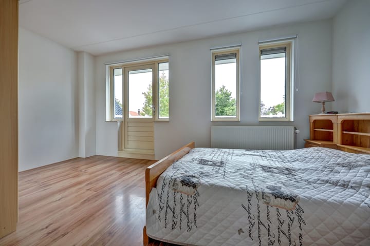 Photo 38 of Zwanebloem 47