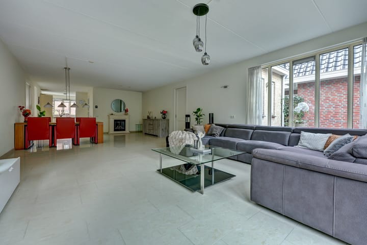 Photo 13 of Zwanebloem 47