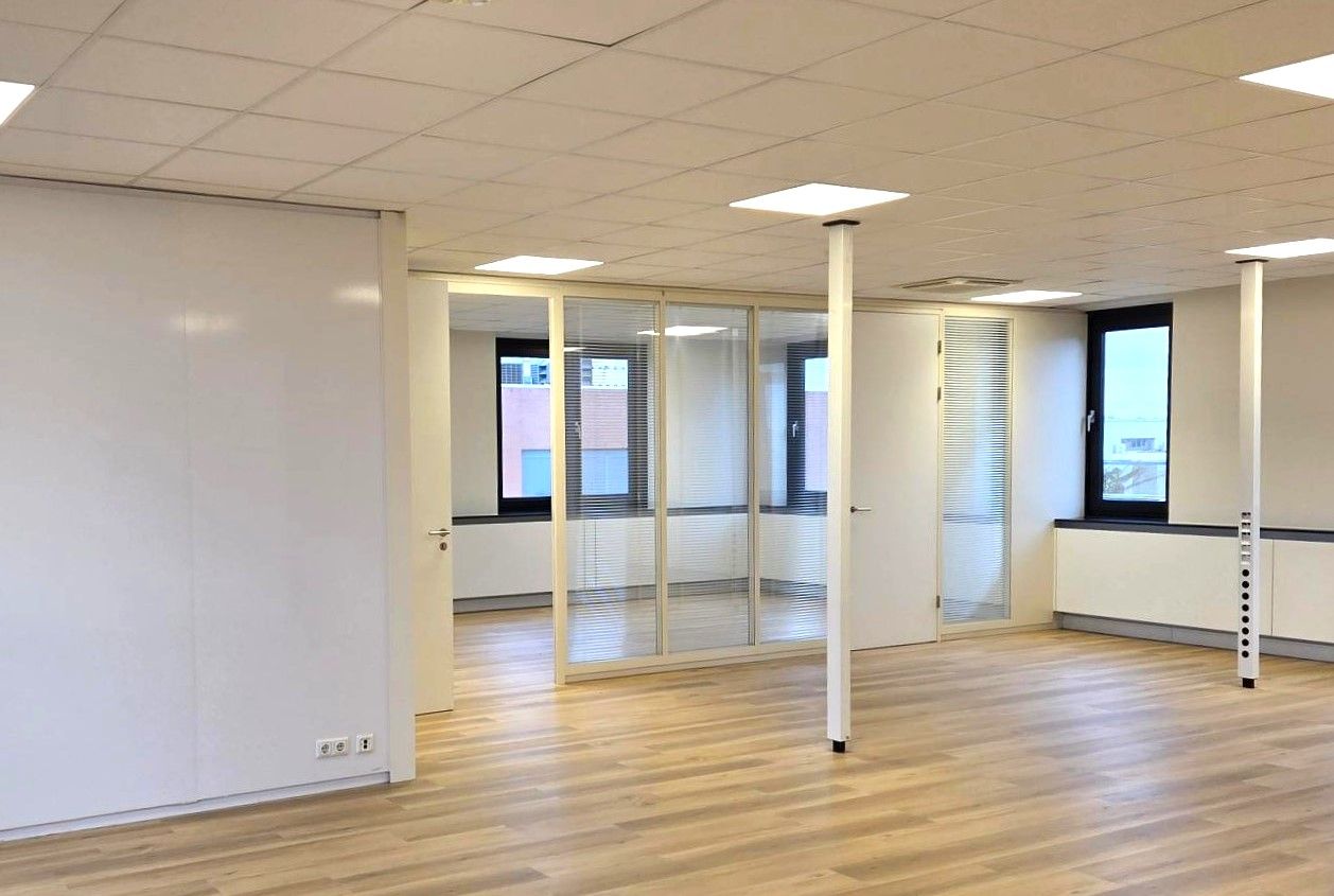 View photo 2 of Kruisweg 643-647