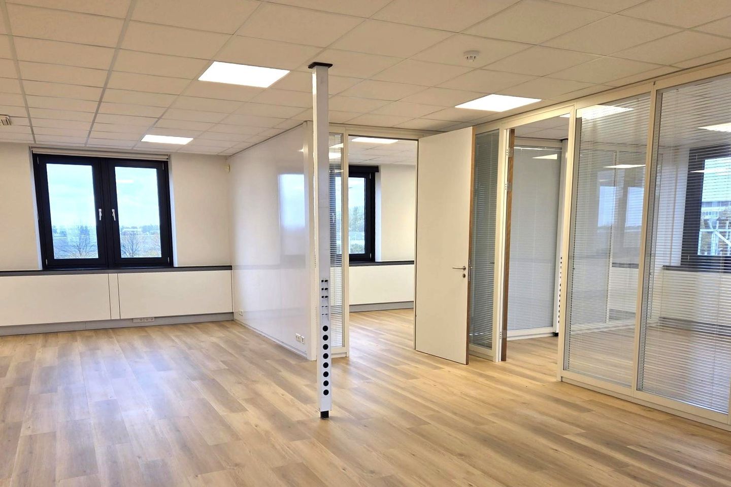 View photo 3 of Kruisweg 643-647