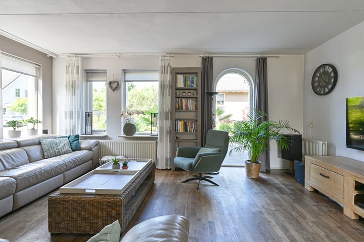 Foto 12 van Purperreiger 21