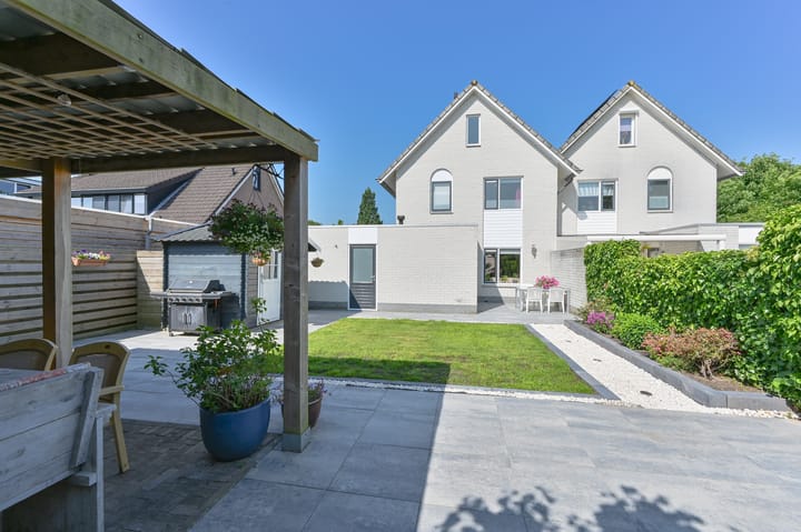 Foto 75 van Purperreiger 21