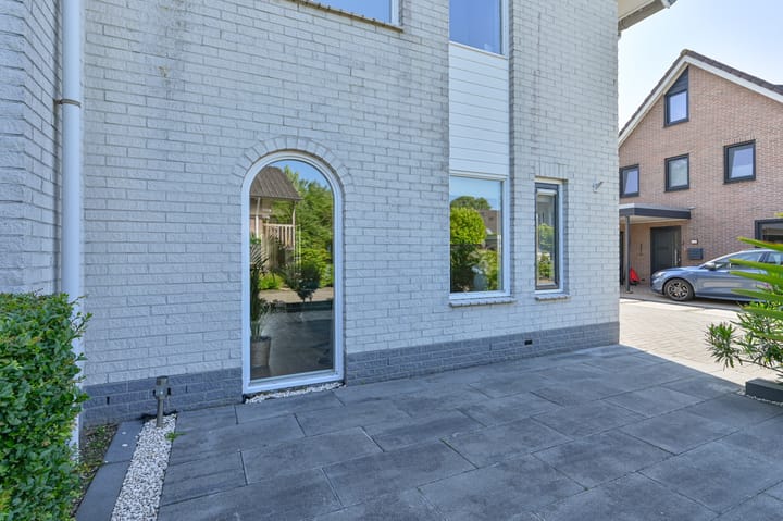 Foto 84 van Purperreiger 21