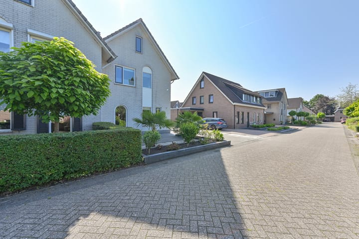 Foto 87 van Purperreiger 21