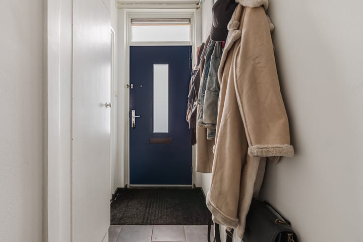 Photo 6 of Bisonstraat 104