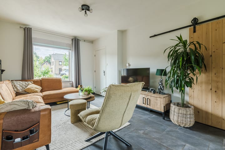 Photo 11 of Bisonstraat 104