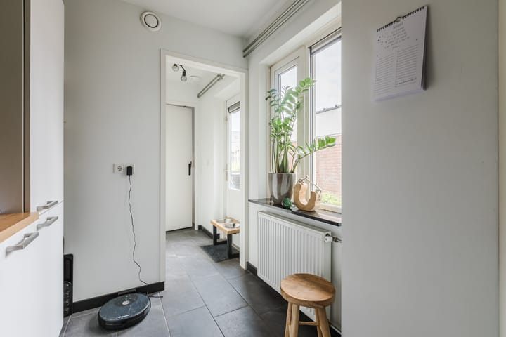 Photo 17 of Bisonstraat 104