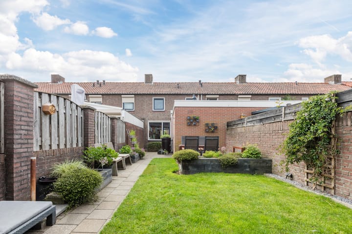 Photo 34 of Bisonstraat 104