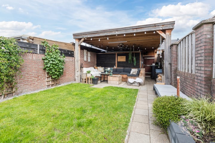 Photo 38 of Bisonstraat 104