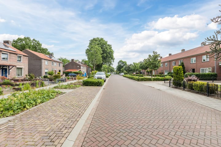 Photo 42 of Bisonstraat 104