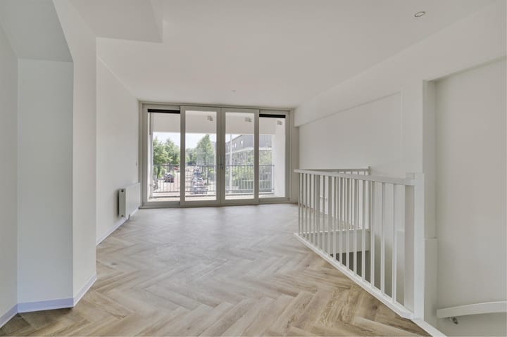 Photo 2 of Detmoldstraat 1