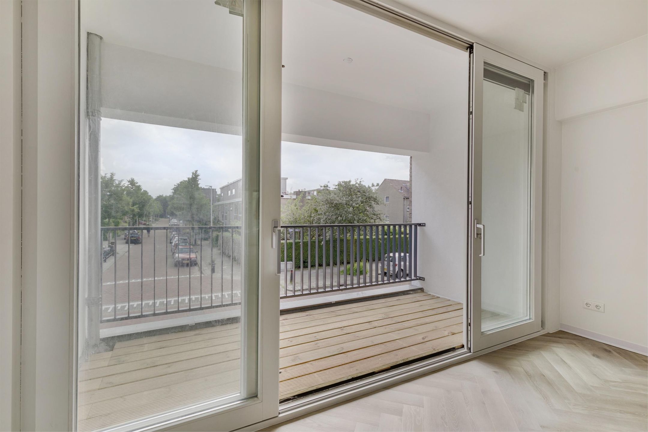 Photo 3 of Detmoldstraat 1