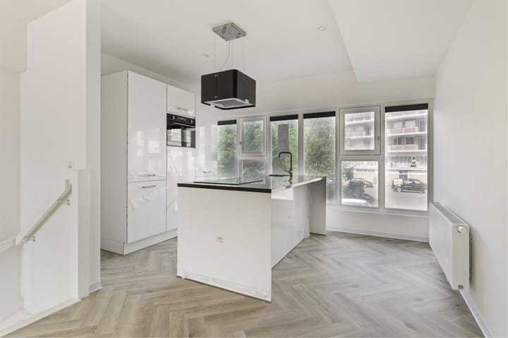 Photo 4 of Detmoldstraat 1