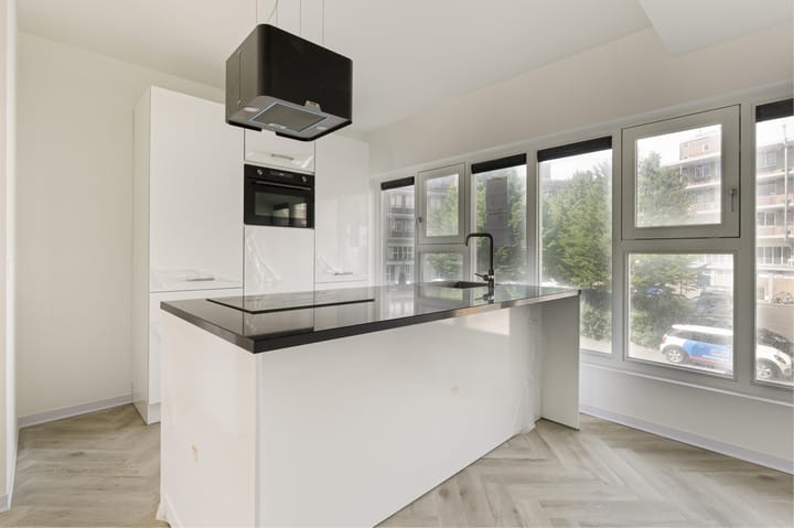 Photo 5 of Detmoldstraat 1