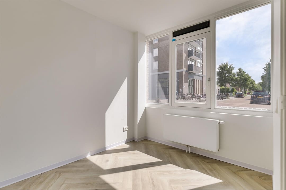 Photo 11 of Detmoldstraat 1