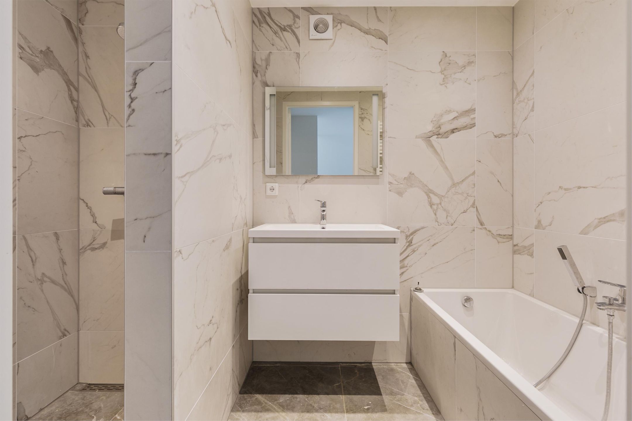 Photo 15 of Detmoldstraat 1