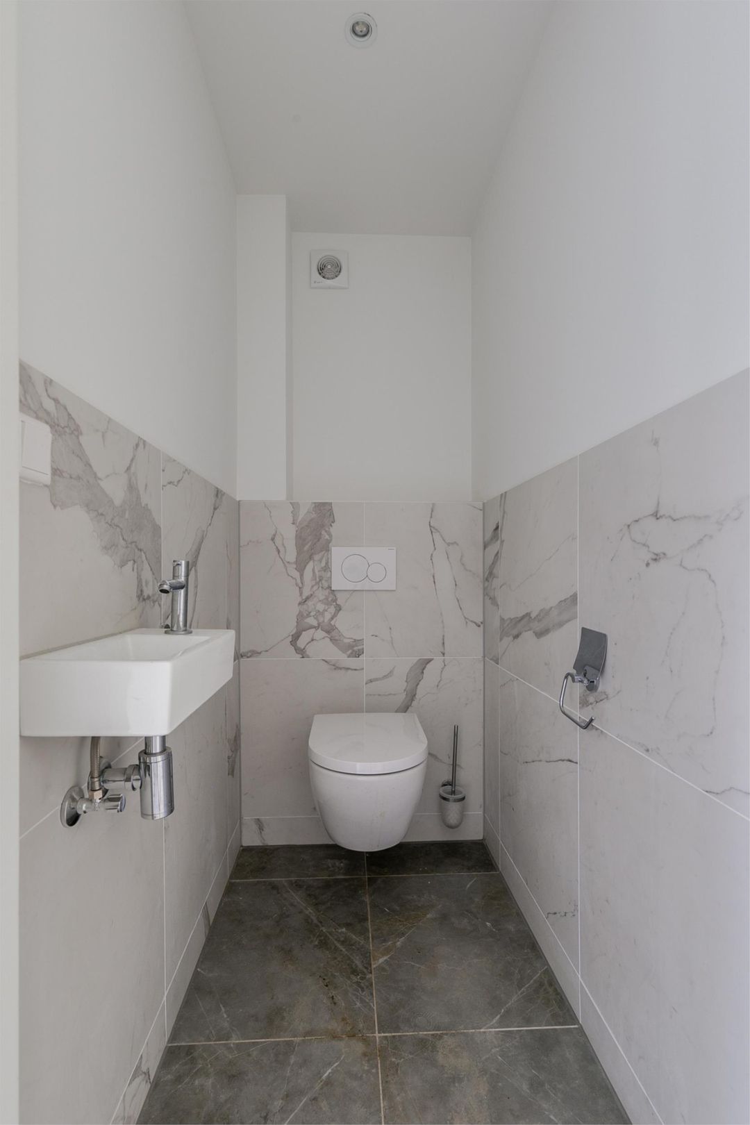 Photo 22 of Detmoldstraat 1