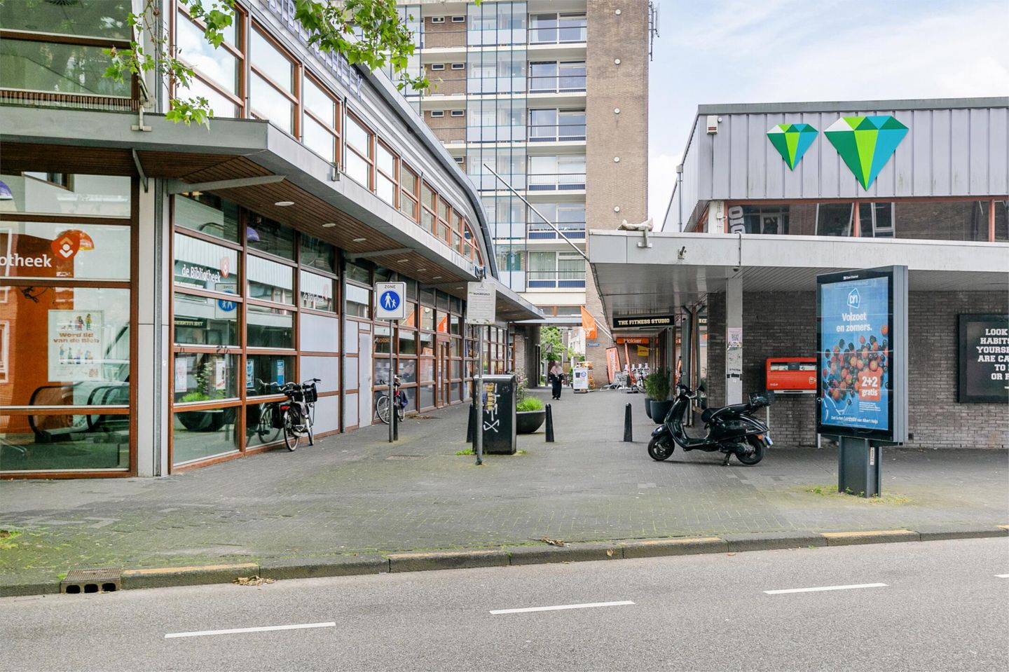 Photo 35 of Detmoldstraat 1