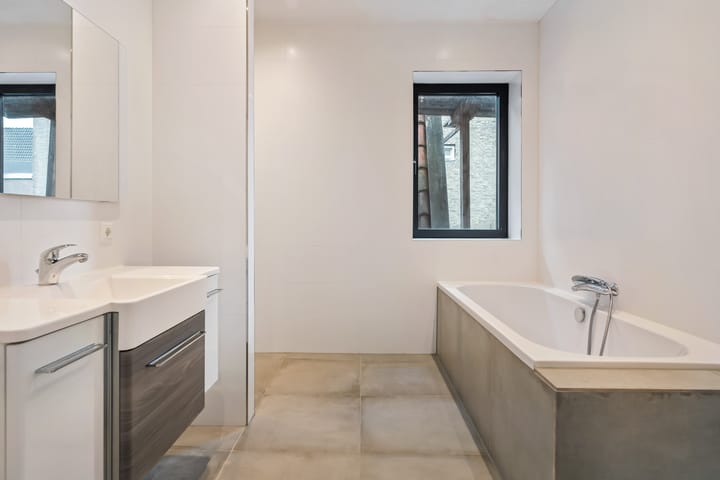 Photo 13 of Dracht 136-B