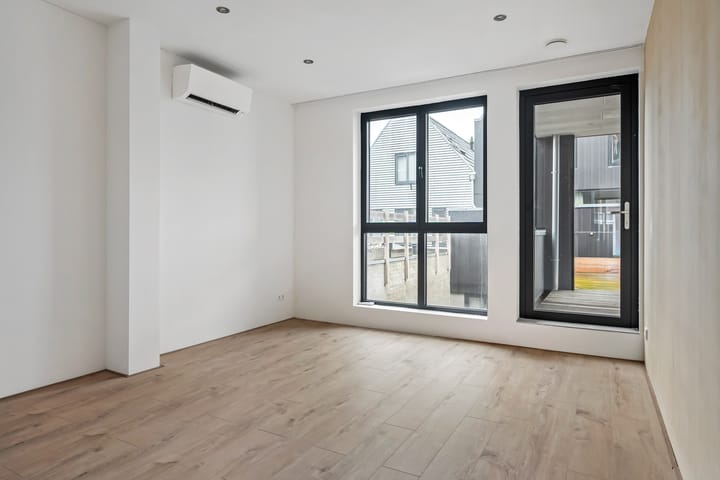 Photo 18 of Dracht 136-B