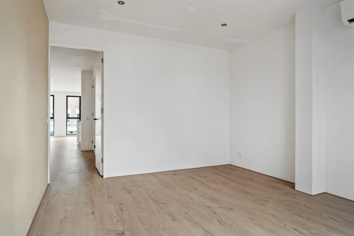 Photo 20 of Dracht 136-B