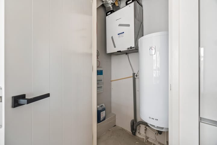 Photo 24 of Dracht 136-B