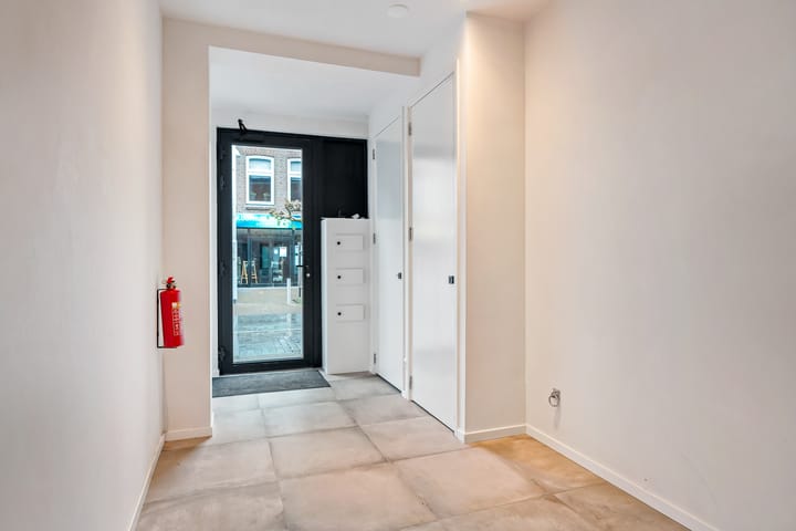 Photo 30 of Dracht 136-B