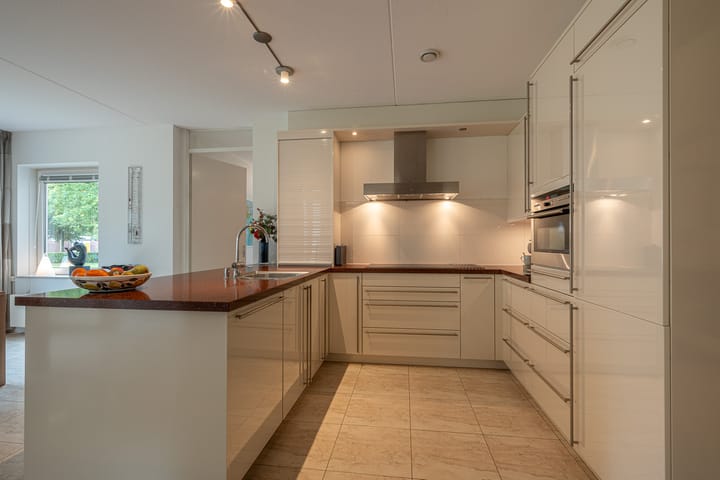 Photo 30 of Zuides 8