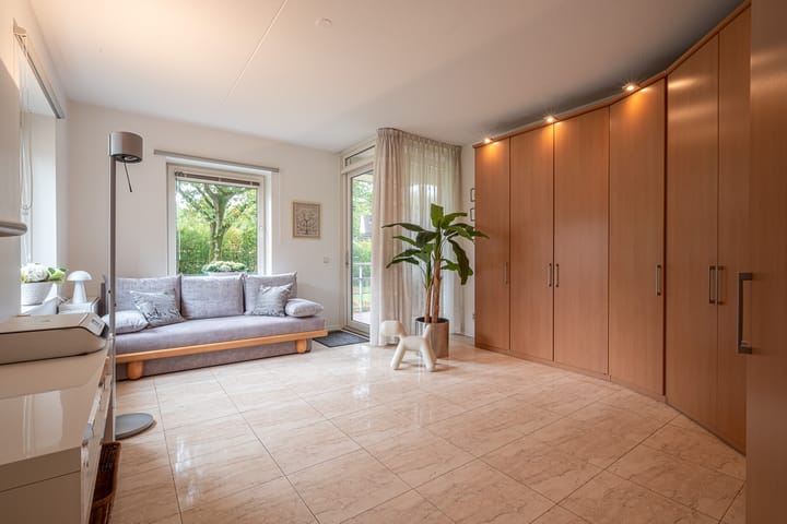 Photo 33 of Zuides 8