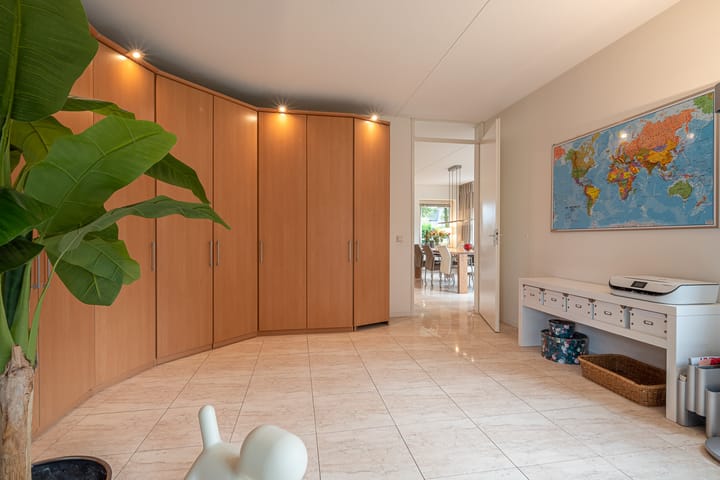 Photo 34 of Zuides 8