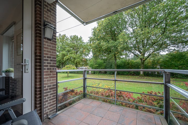 Photo 36 of Zuides 8