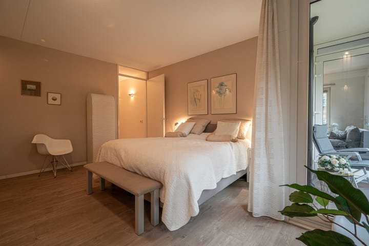 Photo 37 of Zuides 8