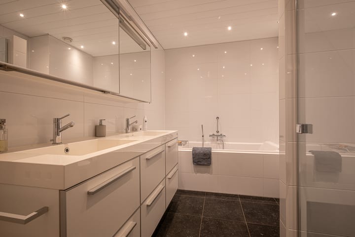 Photo 39 of Zuides 8