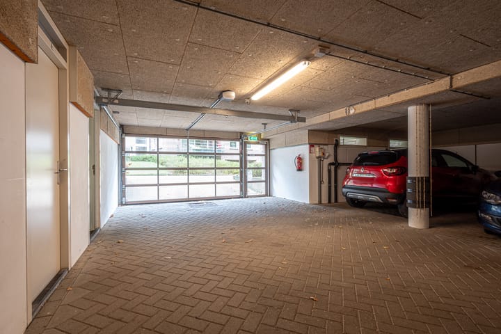 Photo 42 of Zuides 8