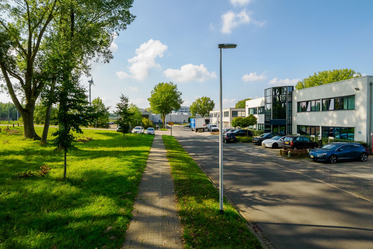 Bekijk foto 3 van Rigastraat 18