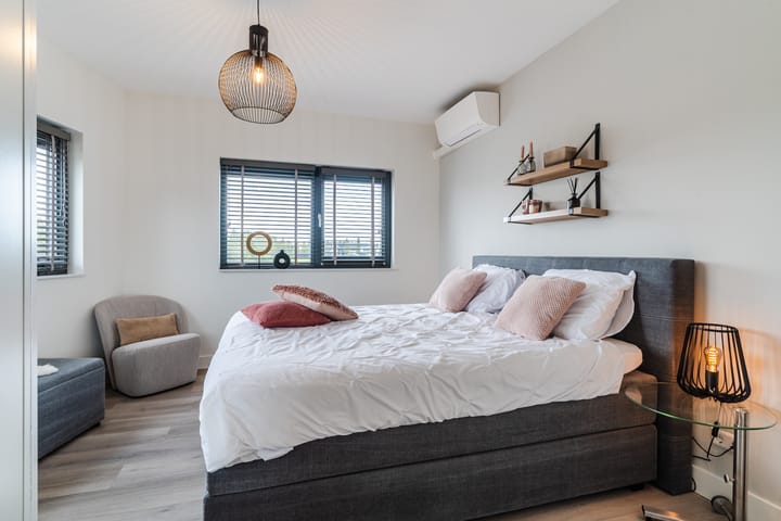 Photo 28 of Oeverzwaluw 13