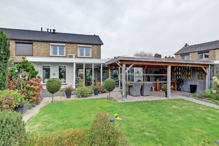 Foto 27 van Burgemeester Claessenstraat 1