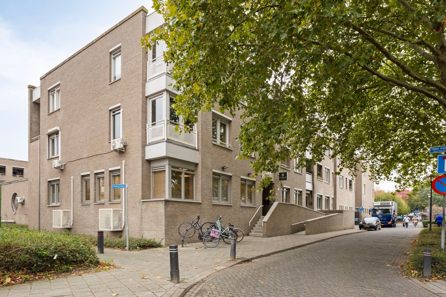 Photo 4 of Vincent van Goghplein 115