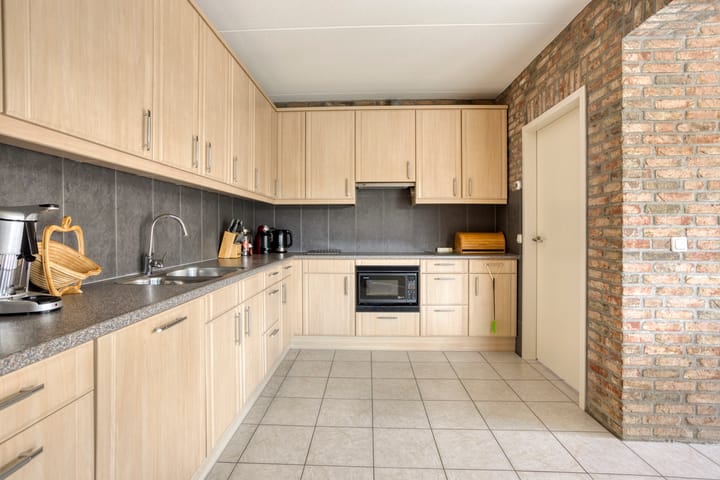 Photo 16 of Broekstraat 16