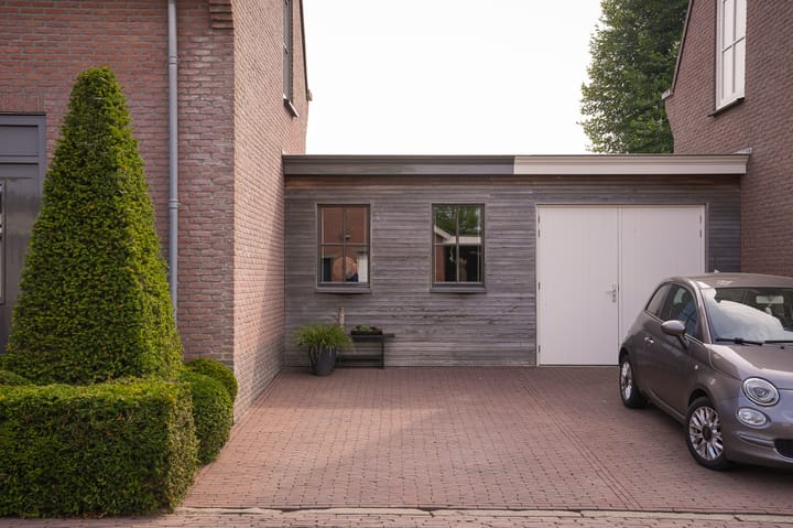 Photo 41 of Meidoornstraat 22