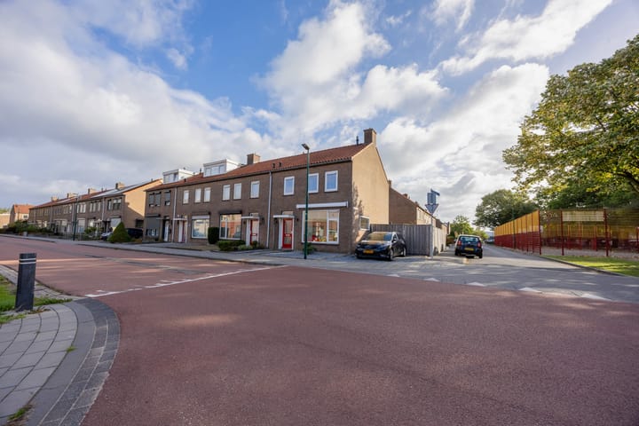 Photo 2 of Prof vd Brinkstraat 38