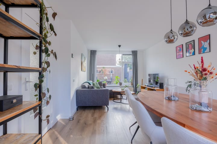 Photo 9 of Prof vd Brinkstraat 38