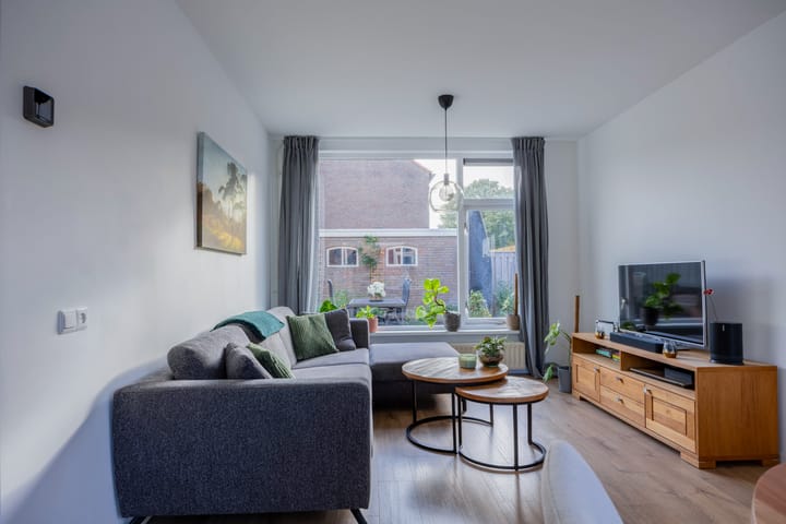 Photo 10 of Prof vd Brinkstraat 38