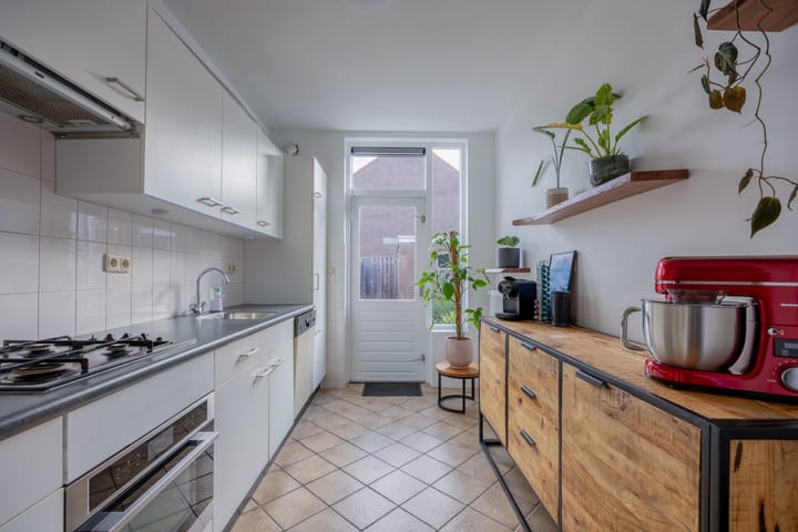 Photo 11 of Prof vd Brinkstraat 38