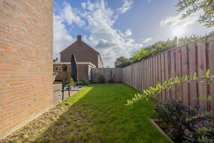 Photo 44 of Prof vd Brinkstraat 38