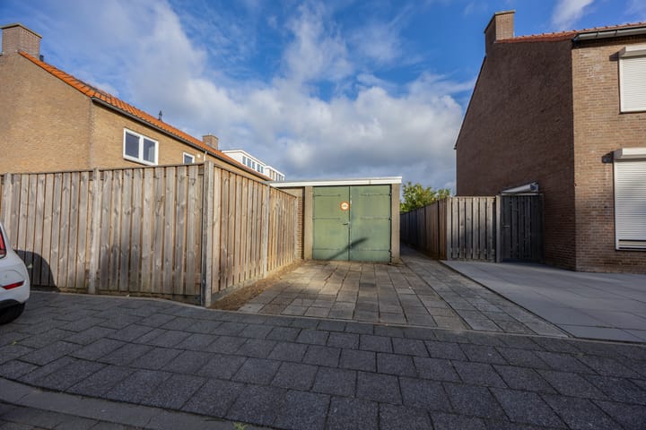 Photo 49 of Prof vd Brinkstraat 38