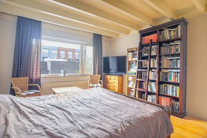 Photo 15 of Heemraadstraat 42