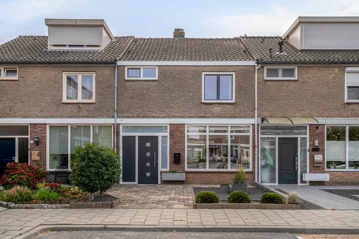 Pastoor van Weesstraat 22