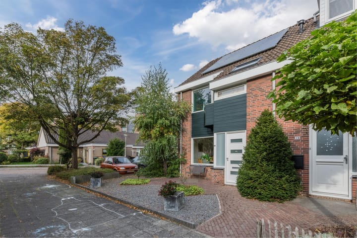 Photo 2 of Titus Brandsmastraat 12